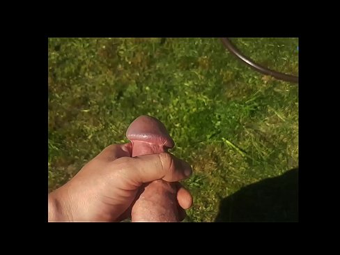 ❤️ Horúca kočka si nechá jebnúť ružovú kundičku a vystrieka sa so squirtom v letnej záhrade ❤ Kvalitný sex na nás ❌️