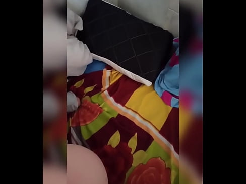 ❤️ Moja spolubývajúca zostáva doma sama, pretože jej manžel odchádza na dovolenku, a ja využijem príležitosť, aby som ju ošukal a naplnil jej zadok mliekom ❤ Kvalitný sex na nás ❌️