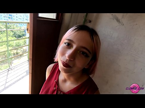 ❤️ Študentka zmyselne fajčí cudzinca vo vnútrozemí - strieka mu na tvár ❤ Kvalitný sex na nás ❌️