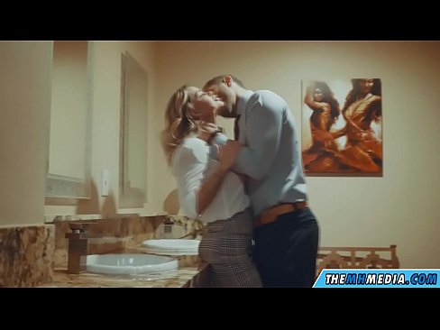 ❤️ Keď vás prsnatá blondínka zvádza na verejných toaletách ❤ Kvalitný sex na nás ❌️